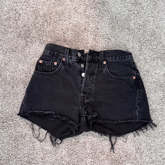 Levi’s 501 Shorts - Picture 1 of 2
